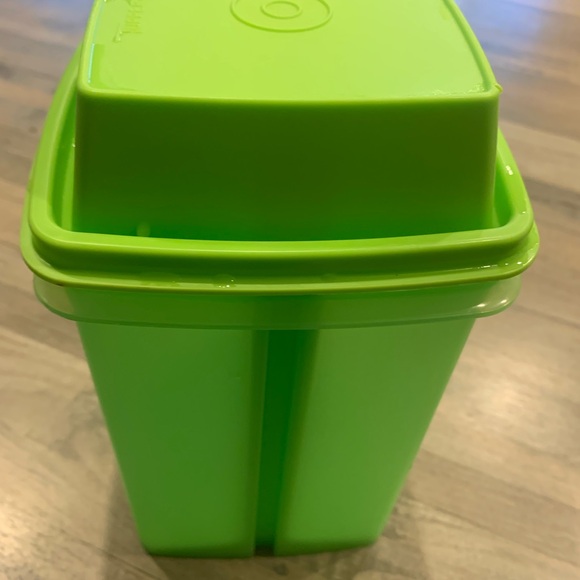 Tupperware Pickle Container Great Condition! - Picture 2 of 4